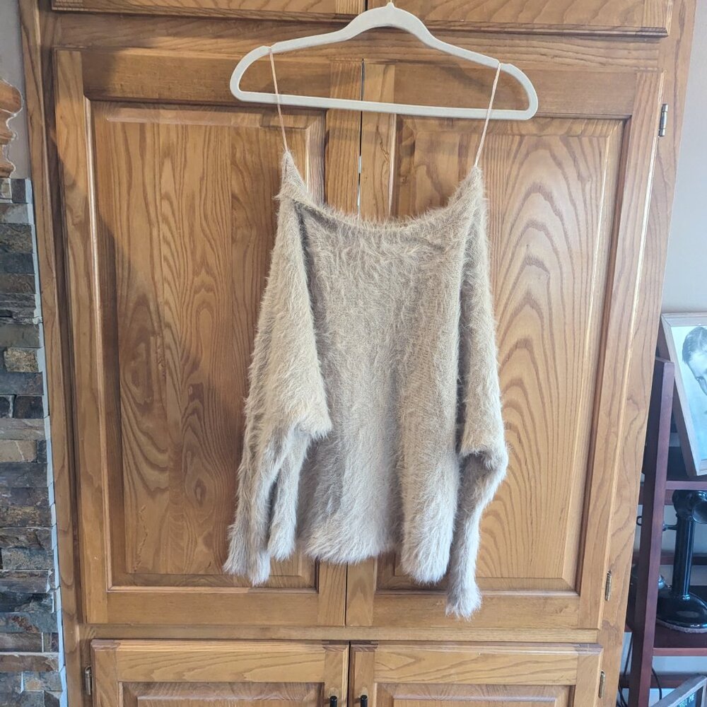 Jessica Simpson Size XS Beige Fuzzy Sweater